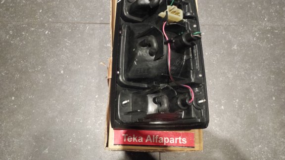 Isuzu Rodeo / Honda Passport Achterlicht Nipparts J6309002 Links NOS - 6