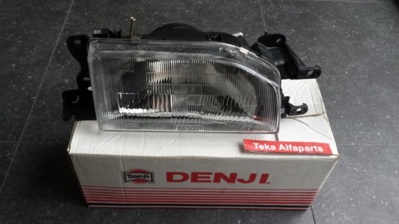 Mazda 323 BF Familia (87-89) Koplamp Denji DJ-MZ705 H4 Rechts NOS - 1