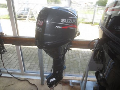 Suzuki DF 30 Lean Burn - 3