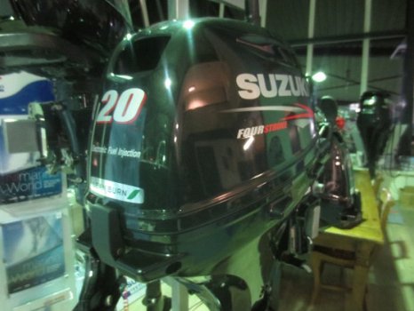 Suzuki DF 20 EFI - 1