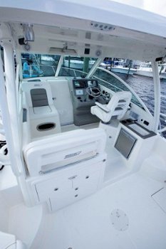 Boston Whaler 325 CONQUEST PILOTHOUSE - 6