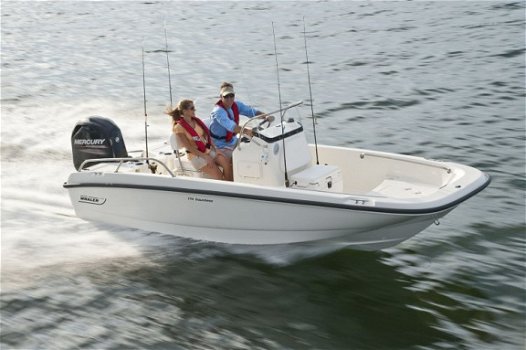 Boston Whaler 170 Dauntless - 2