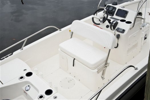 Boston Whaler 170 Dauntless - 7