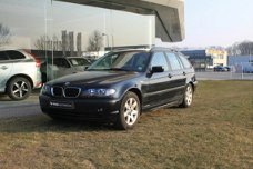 BMW 3-serie Touring - 318D BLACK&SILVER II | nieuwe APK |