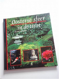 Oosterse sfeer in de tuin - J.v Doesburg