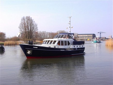 Blauwe Handtrawler Royal Class - 1