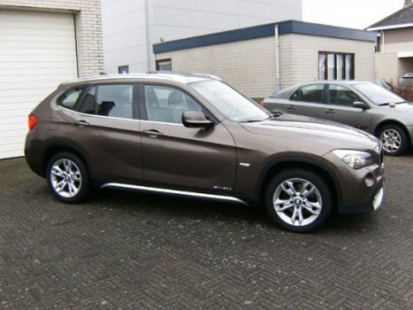 BMW X1 - 2.0d sDrive EfficientDynamics Sport-Edition Leder Panodak 1e Eigenaar - 1