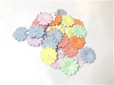 100 pastel bloemen, 2,5 cm (incl. verzending)