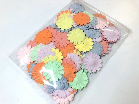 100 pastel bloemen, 2,5 cm (incl. verzending) - 2