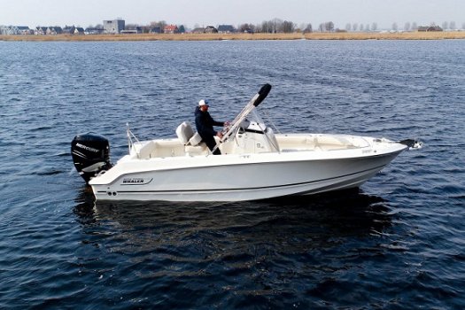 Boston Whaler 230 Outrage - 1