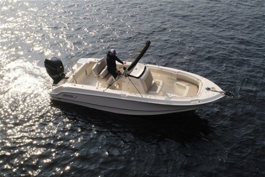 Boston Whaler 230 Outrage - 2