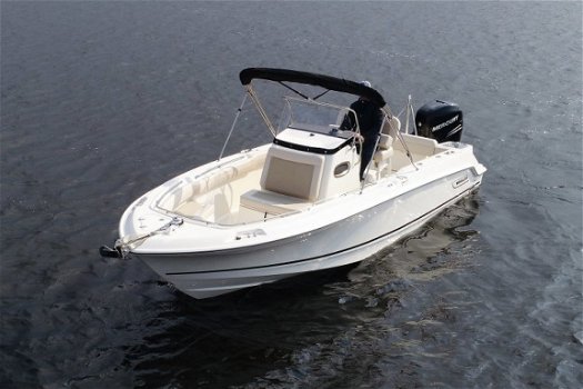 Boston Whaler 230 Outrage - 6