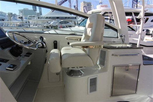 Boston Whaler 345 Conquest - 6