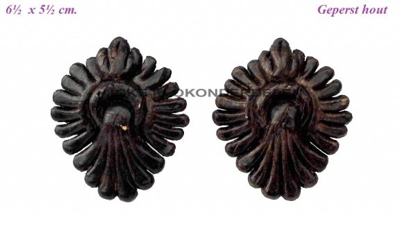 2 Klokkast ornamentjes = hout ( geperst) =36591 - 0