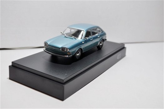 Volkswagen Vw 411 1968-1974 blauw 1:43 Minichamps - 1