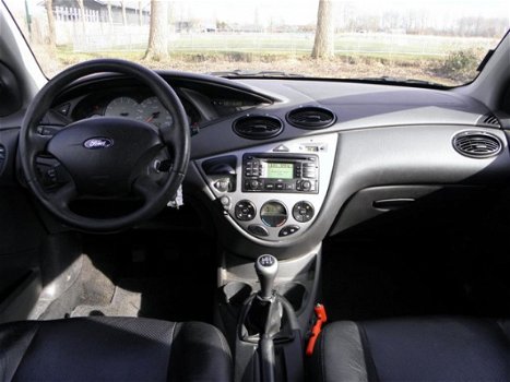 Ford Focus - 1.6-16V Futura - 1