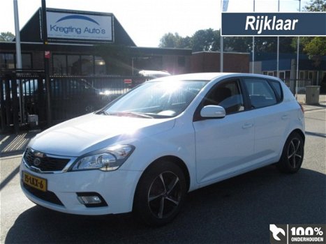 Kia Cee'd - Ceed 1.6 CRDI X-ECUTIVE 5DRS NAVI/ECCAIRCO/PDC/TRKHAAK - 1