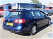 Volkswagen Passat - 1.6 FSI TRENDLINE PERFECTE STAAT dealer onderhouden - 1 - Thumbnail