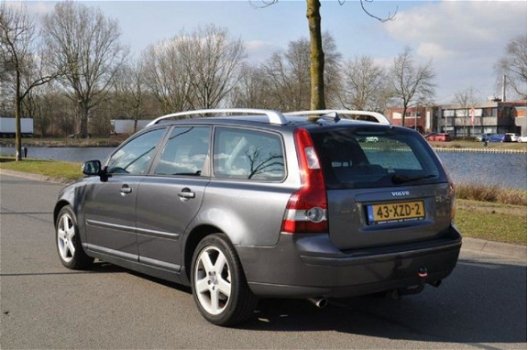 Volvo V50 - 2.4 D5 Edition II, CLIMA/CRUISE VELE OPTIES NETTE STAAT - 1