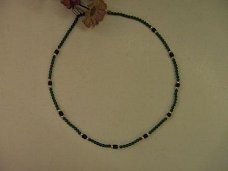 Ketting "Groen met Zwart en Zilver"