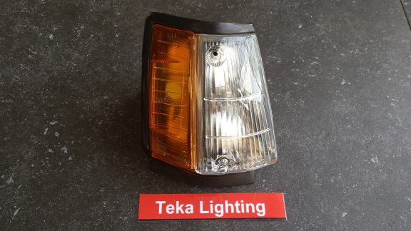 Toyota Corolla AE80 (84-85) Knipperlicht Indicator 01-212-1611 Rechts NOS - 0