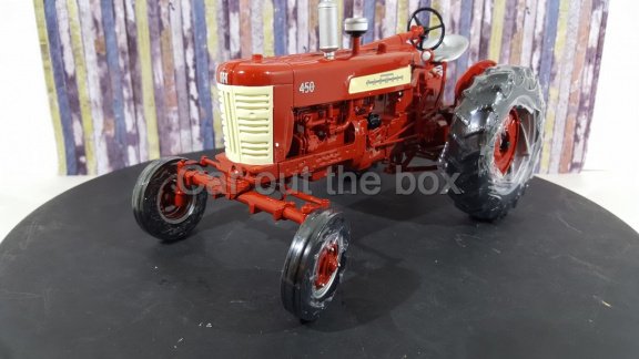 International Harvester 450 Farmall gas tractor 1:16 Speccast - 2