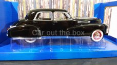 Cadillac Fleetwood Series 60 Special Sedan zwart 1:18 ModelCarGroup