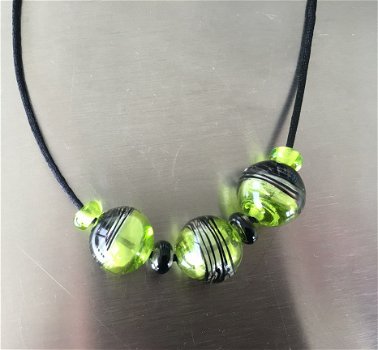 Handgemaakte groen met zwarte glaskralen ketting NIEUW. - 1