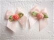 Mooi satijnen roosje met blad ~ 10 mm ~ Pastel zalm - 2 - Thumbnail