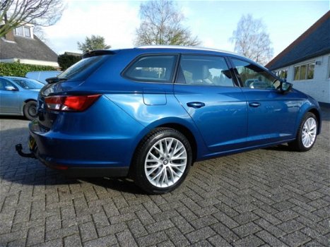 Seat Leon ST - 2.0 TDI Style 150 PK Trekhaak Half leer 17