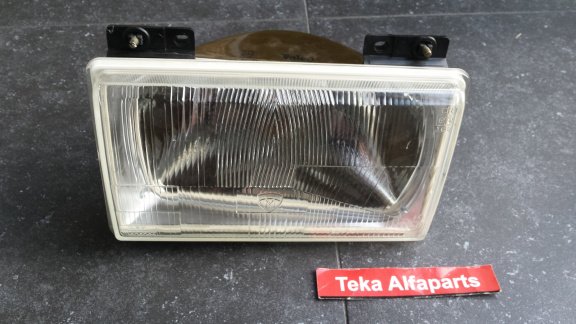 Peugeot 104 Koplamp Valeo Marchal 61122203 Links bj 81--> NOS - 1