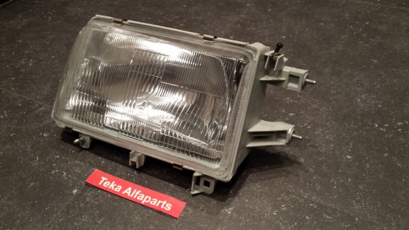 Toyota Carina 84-88 Koplamp 02-212-1105L Links NOS - 2