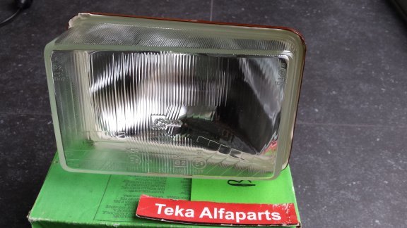 Seat Fura II Koplamp Valeo 061763 Links H4 RHD NOS - 1