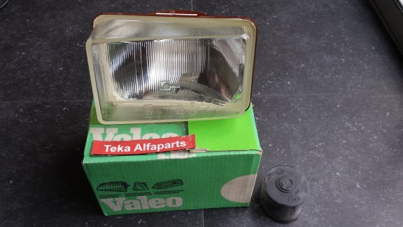 Seat Fura Type II Koplamp Valeo 061761 Links RHD NOS - 1