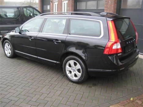 Volvo V70 - D5 175pk momentum geartronic leer/navi 2010 - 1