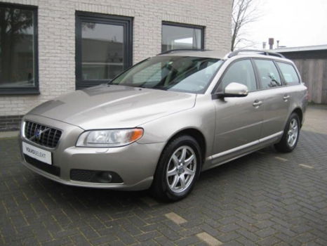 Volvo V70 - 2.4d5 185pk momentum leer/xenon - 1