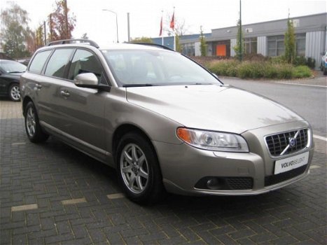 Volvo V70 - 2.4d5 185pk momentum leer/xenon - 1