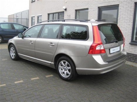 Volvo V70 - 2.4d5 185pk momentum leer/xenon - 1