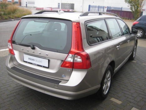 Volvo V70 - 2.4d5 185pk momentum leer/xenon - 1