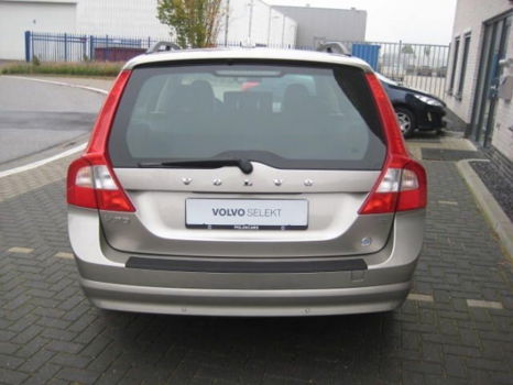 Volvo V70 - 2.4d5 185pk momentum leer/xenon - 1