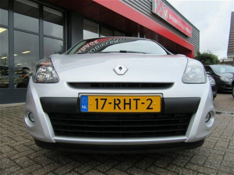 Renault Clio - 1.5 DCI PARISIENNE| 90-PK| 5-Deurs| | AIRCO | CRUISE CONTROL | LM VELGEN | ELEKTRISCH - 1