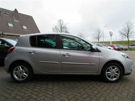 Renault Clio - 1.5 DCI PARISIENNE| 90-PK| 5-Deurs| | AIRCO | CRUISE CONTROL | LM VELGEN | ELEKTRISCH - 1