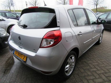 Renault Clio - 1.5 DCI PARISIENNE| 90-PK| 5-Deurs| | AIRCO | CRUISE CONTROL | LM VELGEN | ELEKTRISCH - 1