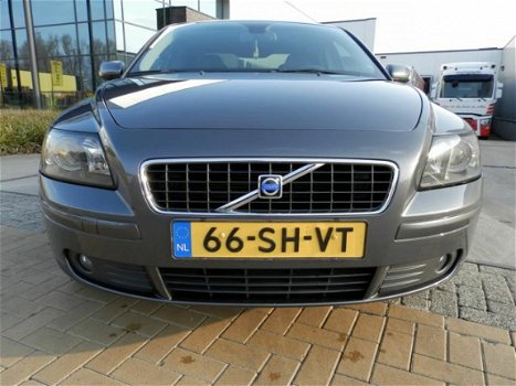 Volvo S40 - 2.4 Momentum top staat - 1