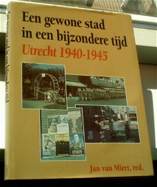 Utrecht 1940-1945(Jan van Miert , ISBN 9027445079).