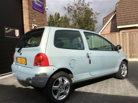 Renault Twingo - 1.2 AUTHENTIQUE Airco | Centrale vergrendeling | Lichtmetalen velgen | Winterbanden - 1