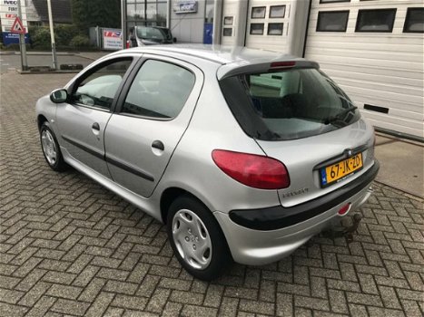 Peugeot 206 - 1.4 Gentry [bj 2002] 5DRS Clima/Nette auto - 1