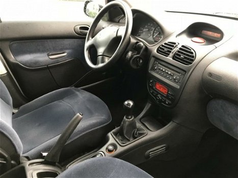 Peugeot 206 - 1.4 Gentry [bj 2002] 5DRS Clima/Nette auto - 1