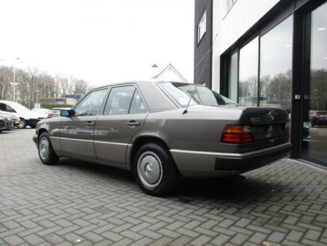 Mercedes-Benz E-klasse - 230 E, 75000KM, 1e eigenaar, 1e lak, Dealer onderhouden - 1