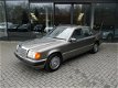 Mercedes-Benz 200-serie - 230 E, 75000 km, 1e eigenaar, 1e lak, Dealer onderhouden - 1 - Thumbnail